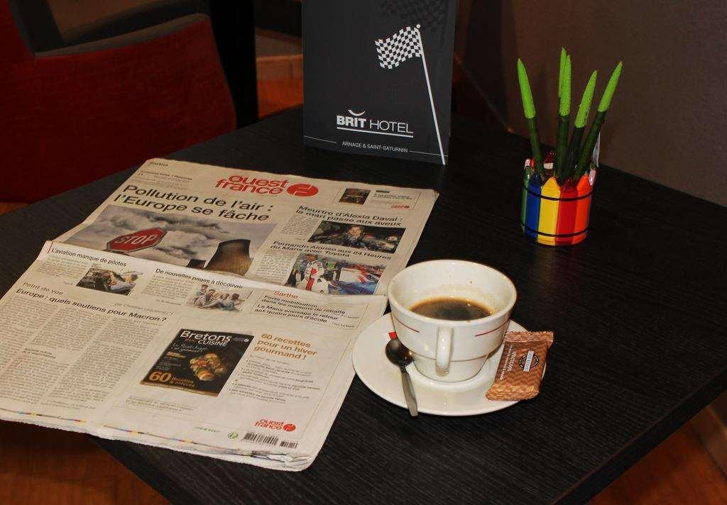 Brit Hotel Les Evens 생-사튀르냉 객실 사진