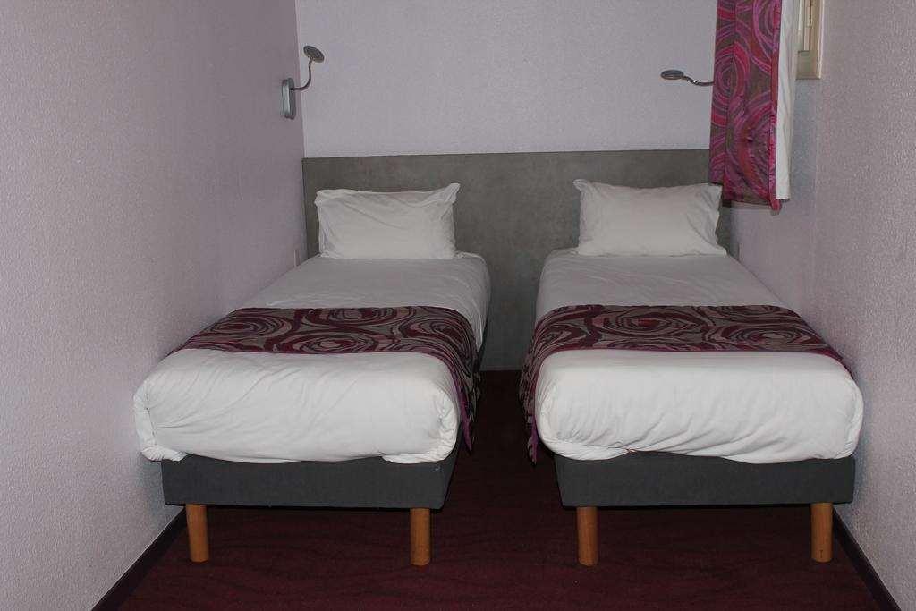 Brit Hotel Les Evens 생-사튀르냉 객실 사진