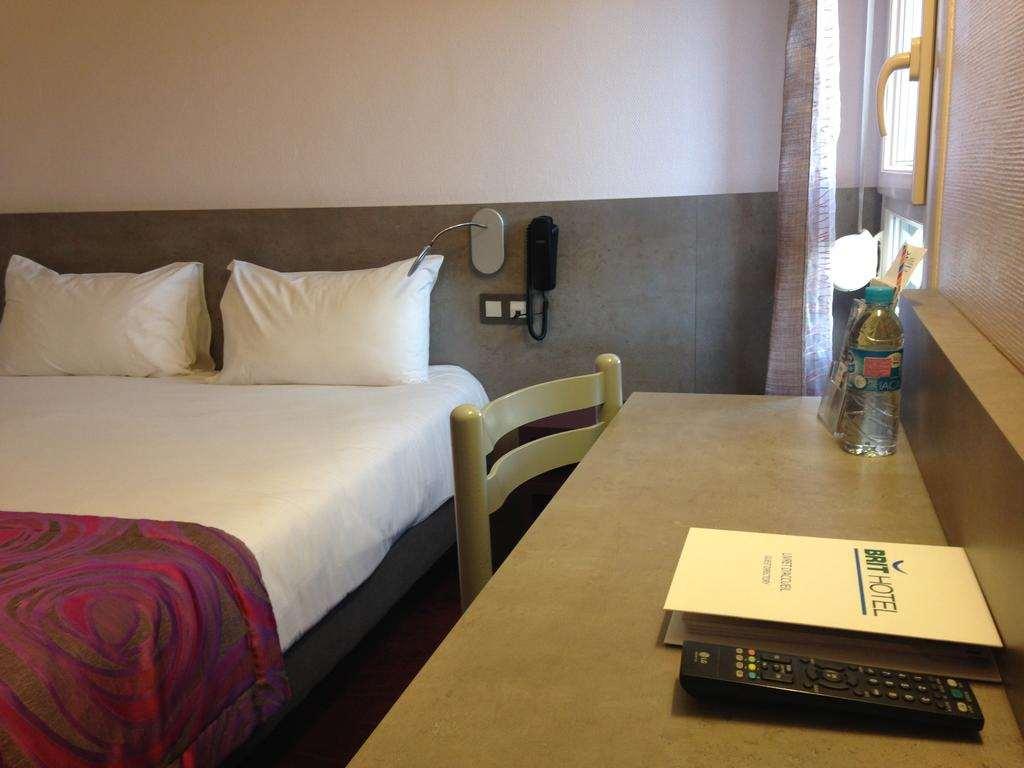Brit Hotel Les Evens 생-사튀르냉 객실 사진