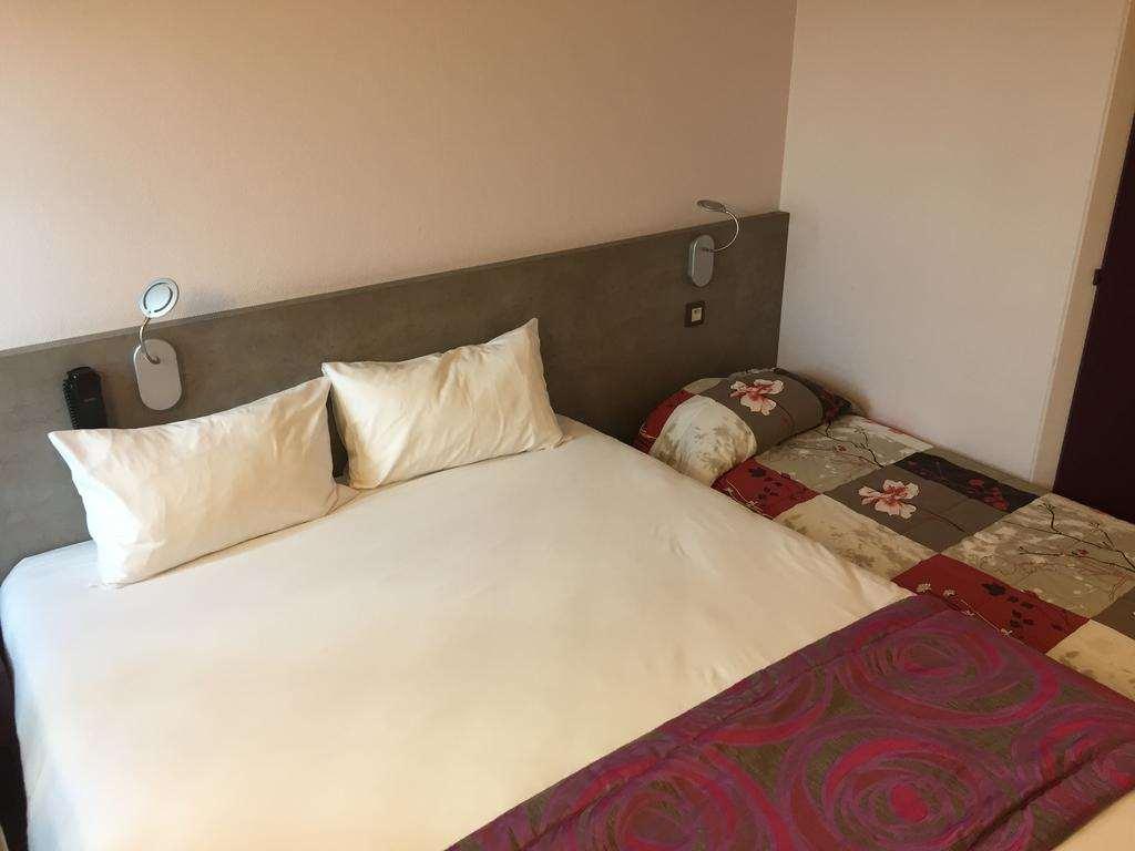 Brit Hotel Les Evens 생-사튀르냉 객실 사진