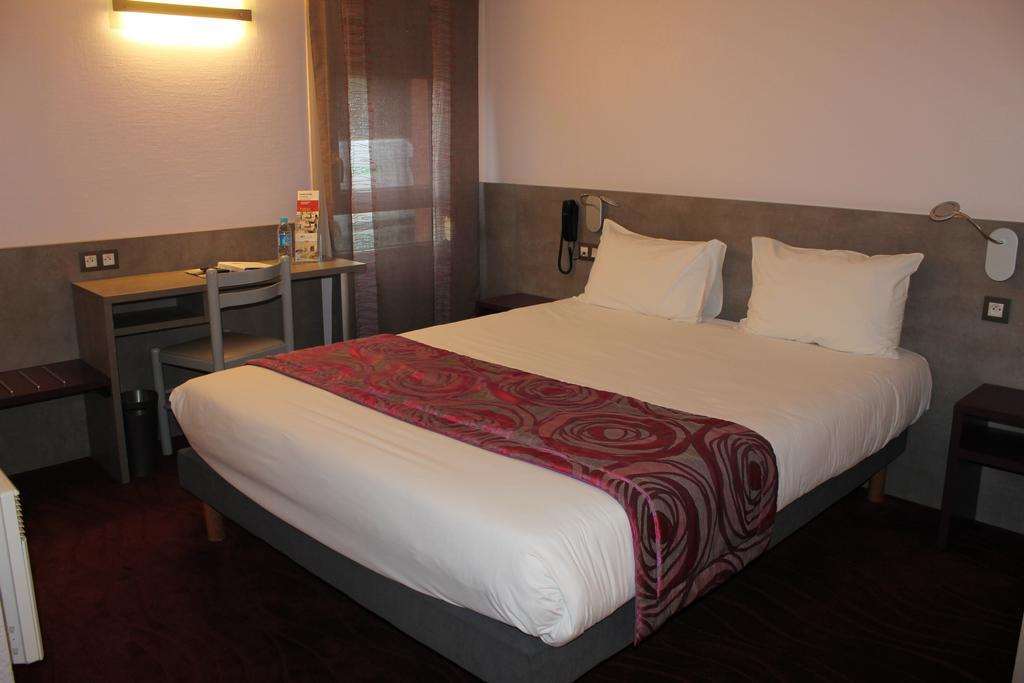 Brit Hotel Les Evens 생-사튀르냉 객실 사진